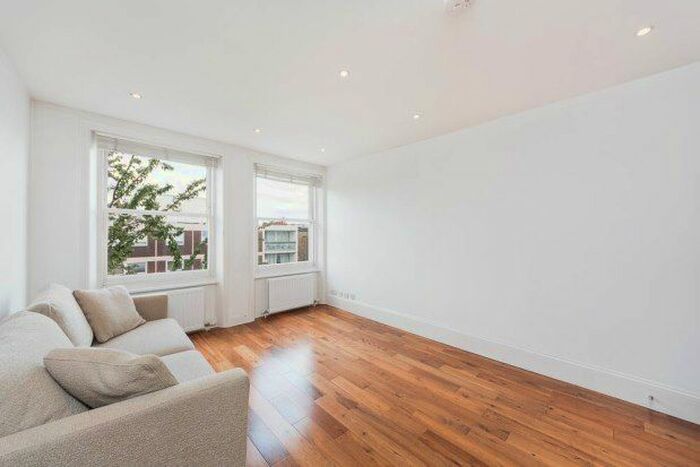 2 Bedroom Flat To Rent In Castletown Road, London, W14