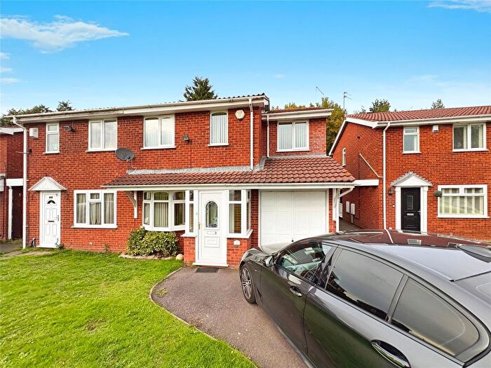 3 Bedroom Semi-Detached House To Rent In Ragley Drive, Willenhall, West Midlands, WV13