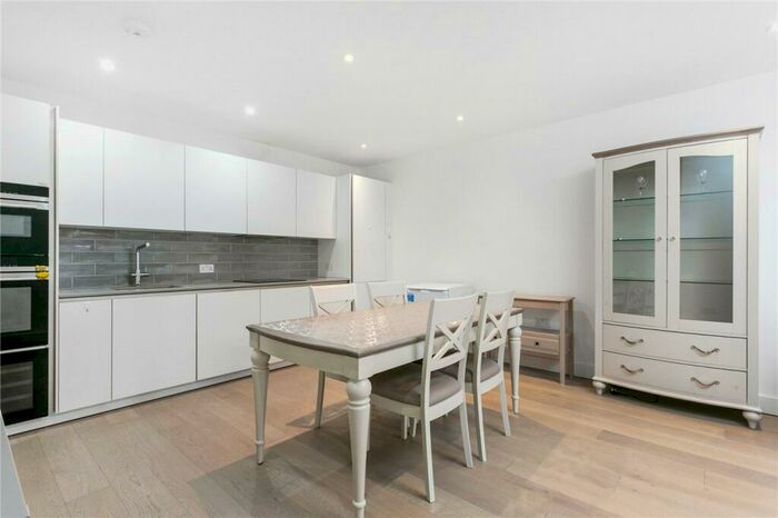 2 Bedroom Apartment To Rent In Gunthorpe Street, London, E1