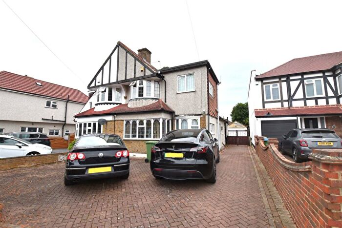 3 Bedroom Semi-Detached House To Rent In Chestnut Drive, Bexleyheath, DA7