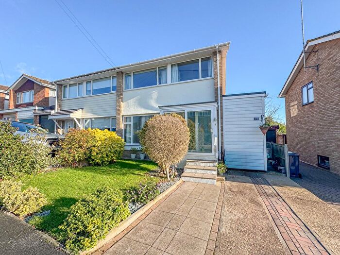 3 Bedroom Semi-Detached House For Sale In Elizabeth Close, Hawkwell, SS5