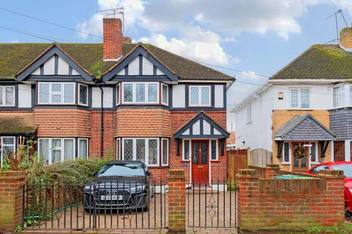 3 Bedroom Semi-Detached House To Rent In Sunbury, Sunbury-On-Thames, TW16