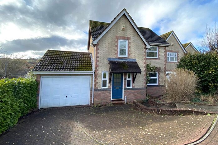 3 Bedroom Detached House For Sale In College Fields, Marlborough, SN8