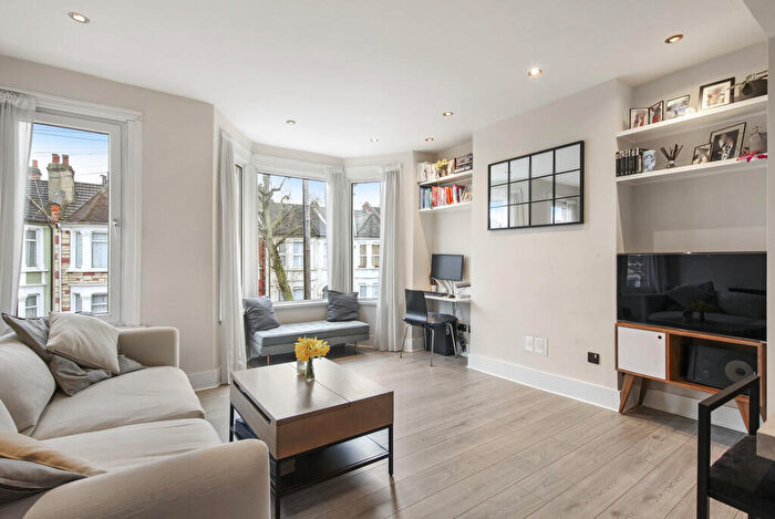 2 Bedroom Apartment To Rent In Ivy Road, London, NW2