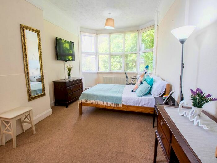 6 Bedroom Property To Rent In Roper Road, Canterbury, Kent, CT2