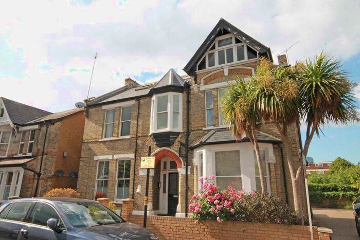 2 Bedroom Flat To Rent In Hastings Road, London, W13