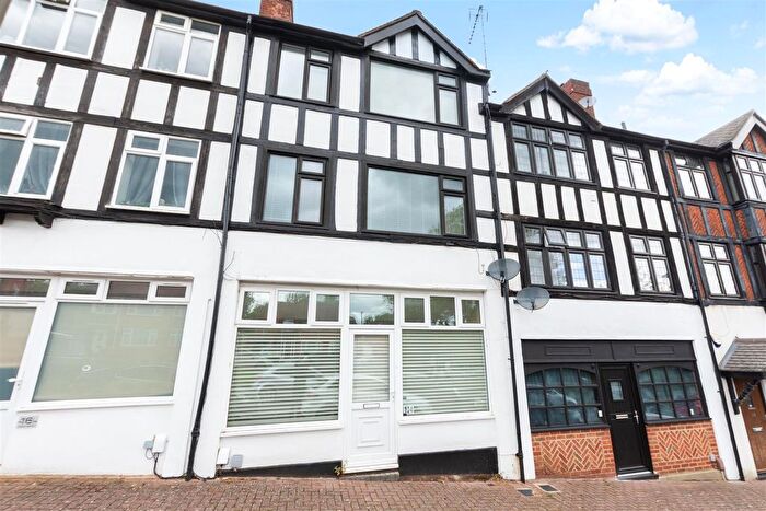 2 Bedroom Flat For Sale In Cleave Avenue, Orpington, BR6