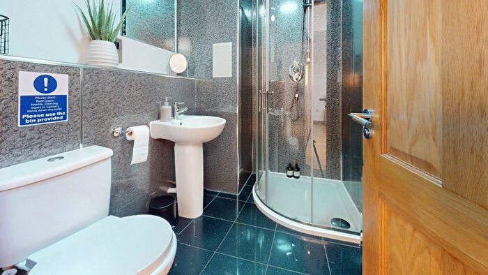 2 Bedroom Flat To Rent In Castle Street, City Centre, Aberdeen, AB11