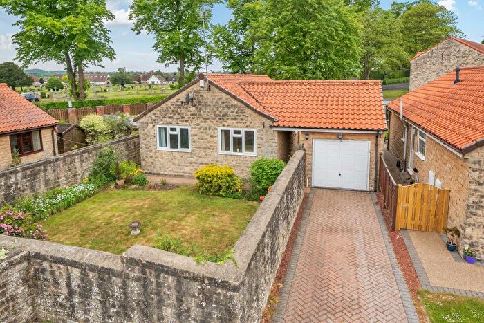 3 Bedroom Detached Bungalow For Sale In Cedar Drive, Tadcaster, LS24