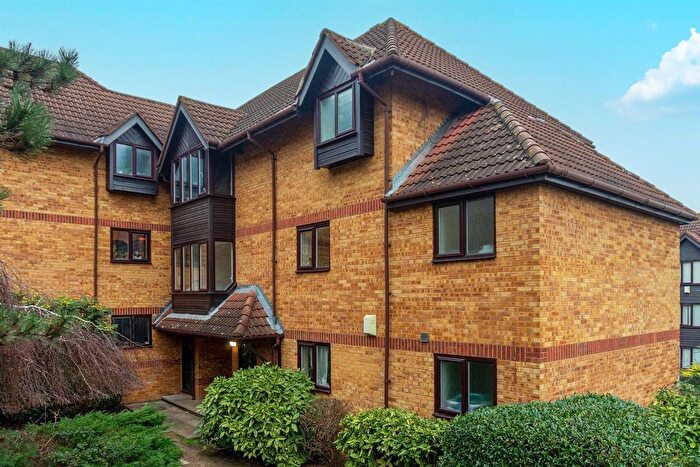 2 Bedroom Flat To Rent In Linwood Close, Camberwell, SE5