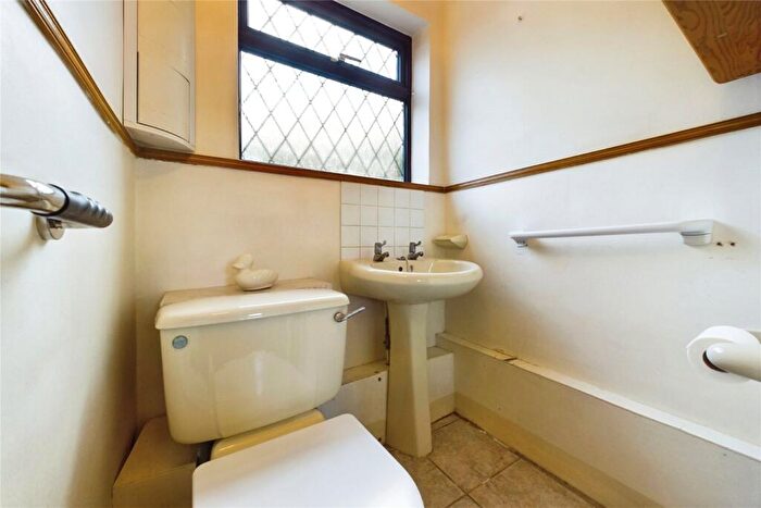 2 Bedroom Bungalow For Sale In Cottington Close, Kingsclere, Newbury, Hampshire, RG20