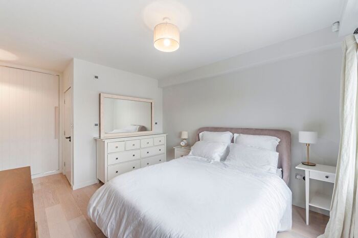 2 Bedroom Flat For Sale In Graham Street, Angel, N1
