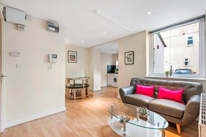 1 Bedroom Flat To Rent In Cliff Road, Leeds, LS6