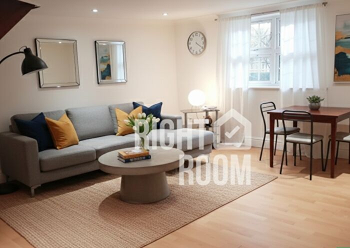 2 Bedroom Flat To Rent In Two Bed Flat, Canute Castle, Royal Crescent Road, Southampton, SO14