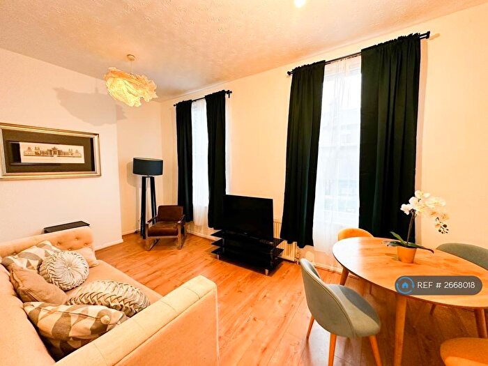 3 Bedroom Flat To Rent In Heyworth Road, London, E5