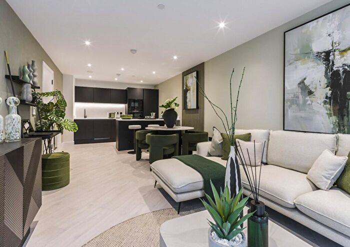2 Bedroom Apartment For Sale In Vista River Gardens, Trinity Islands, Water Street, Manchester, M3