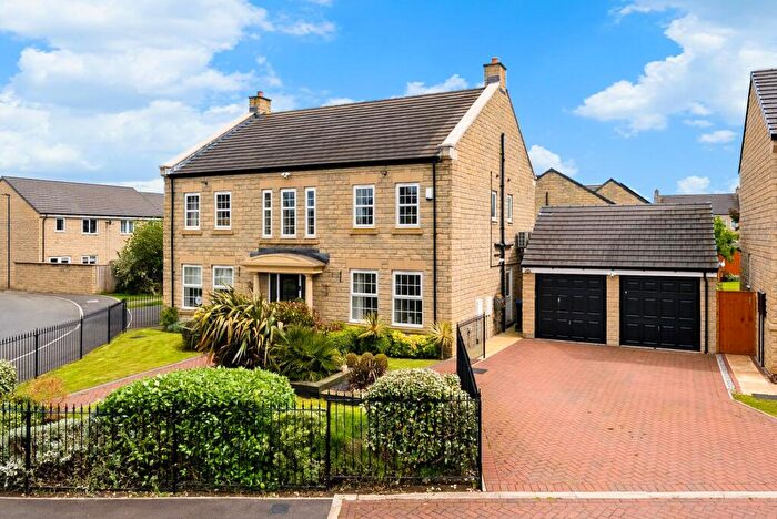 5 Bedroom Detached House For Sale In Spruisty Green, Killinghall, HG3