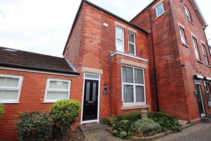 2 Bedroom Town House For Sale In Welholme Road, Grimsby, DN32