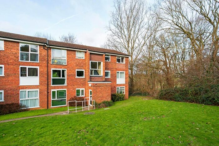 2 Bedroom Flat For Sale In Aston View, Hemel Hempstead, HP2