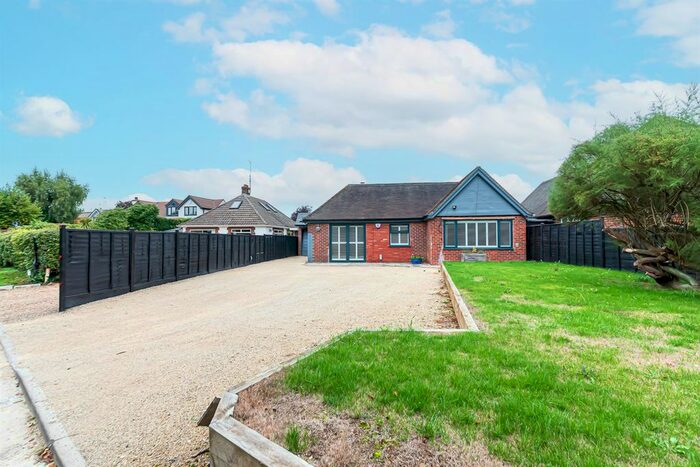 4 Bedroom Bungalow To Rent In Cherry Garden Lane, Maidenhead, SL6