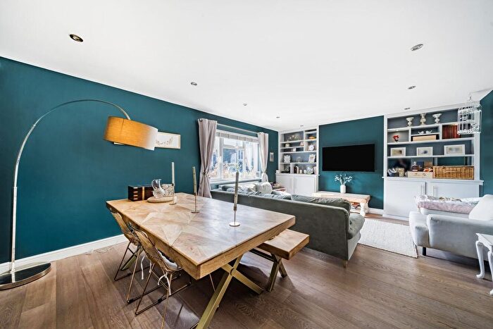 4 Bedroom Flat For Sale In Cholmeley Park, Highgate, London, N6
