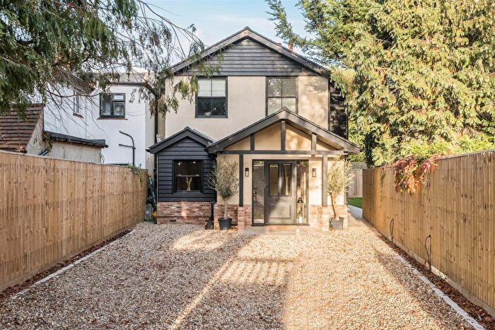 4 Bedroom Semi-Detached House To Rent In Hylands Road, Epsom, KT18
