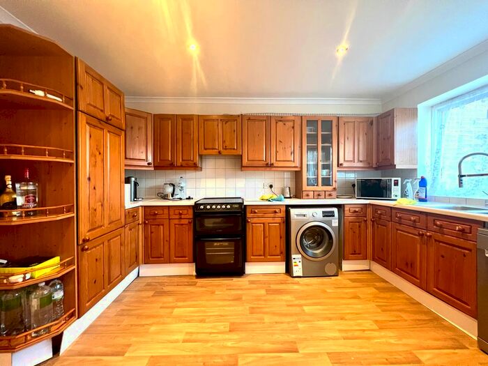 4 Bedroom Semi-Detached House To Rent In Colindeep Lane, Colindale, London, NW9