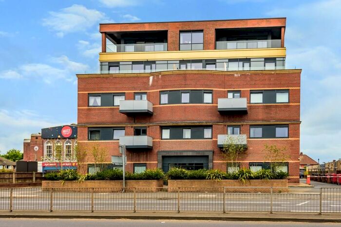 1 Bedroom Flat To Rent In Bath Road, Slough, SL1