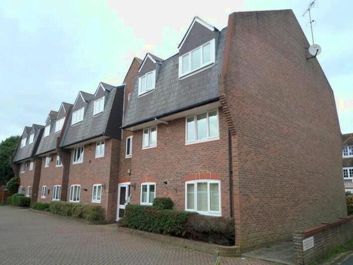2 Bedroom Flat To Rent In Lime Tree Walk, Sevenoaks TN13