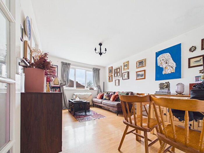 1 Bedroom Apartment For Sale In Telegraph Place, London, E14