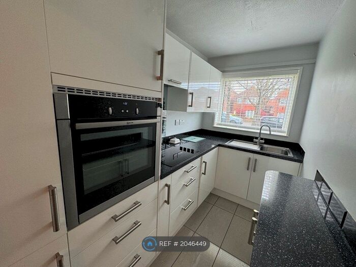 1 Bedroom Flat To Rent In Graham Court, Worthing, BN11