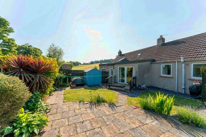 3 Bedroom Semi-Detached Bungalow For Sale In Ninelums, Burntisland, KY3