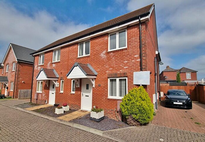 3 Bedroom Semi-Detached House For Sale In Longcroft Way, Havant, PO9