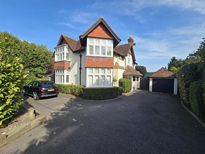 5 Bedroom Detached House For Sale In Goring Road, Steyning, BN44