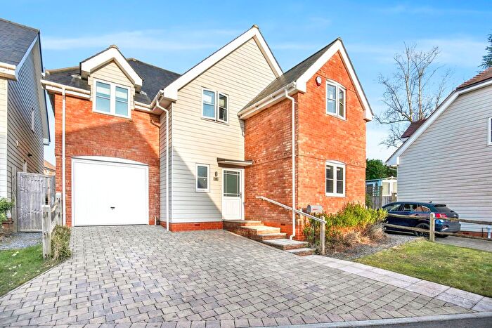 4 Bedroom Detached House For Sale In Perry Way, Alton, GU34