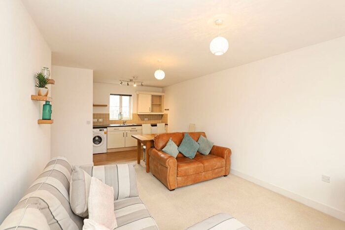 2 Bedroom Flat For Sale In Greenacre Close, Sheffield, S12