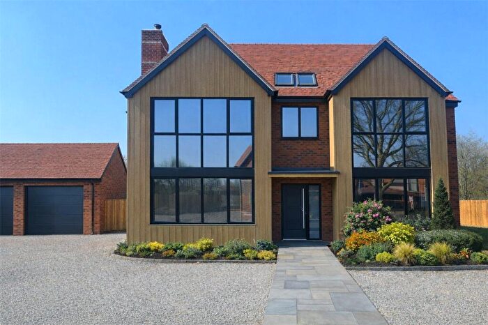 4 Bedroom Detached House For Sale In Cleridge Place, Bishops Green, Berkshire, RG20
