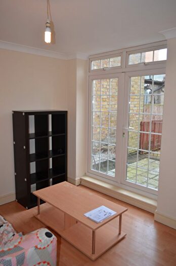 1 Bedroom Flat To Rent In Leighton Road, Kentish Town, NW5