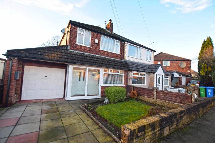 3 Bedroom Semi Detached House For Sale In Colwyn Avenue, Alkrington, M24