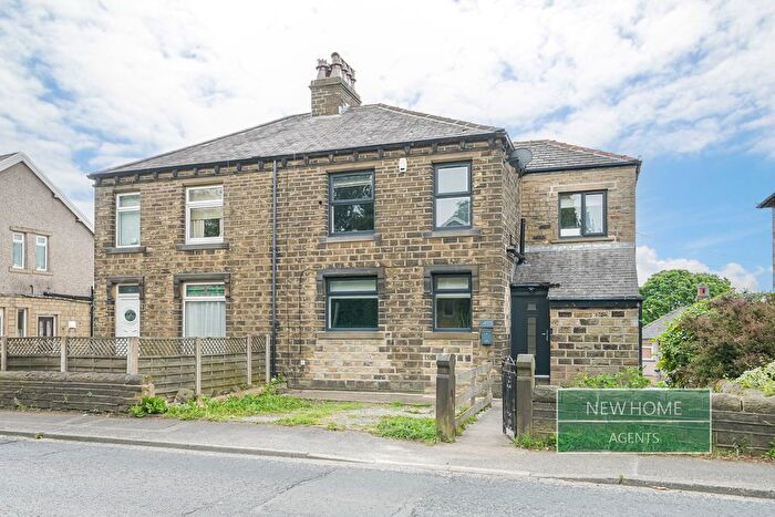 3 Bedroom Semi Detached House For Sale In Blackmoorfoot Road, Crosland Moor, Huddersfield, HD4