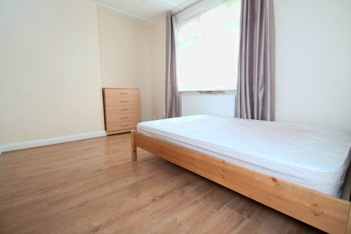 4 Bedroom House To Rent In Lionel Gardens, Eltham, SE9