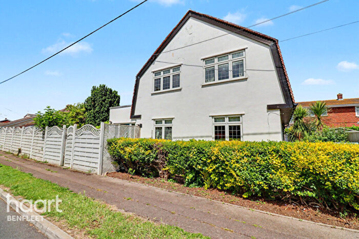 3 Bedroom Detached House For Sale In Oxford Road, Canvey Island, SS8
