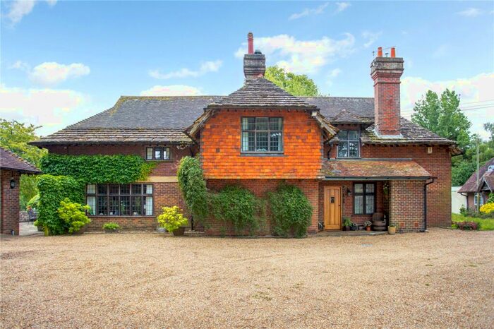 4 Bedroom Semi-Detached House For Sale In Horsham Road, Steyning, West Sussex, BN44