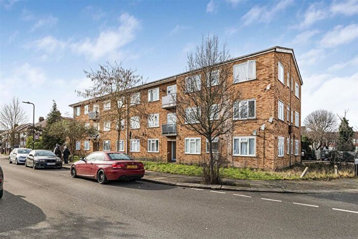 2 Bedroom Flat For Sale In Hodder Drive, Perivale, Greenford, UB6
