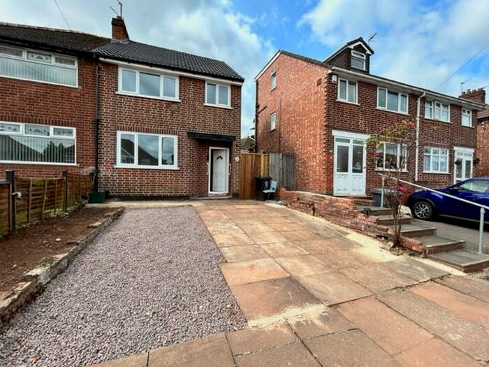 3 Bedroom Semi-Detached House To Rent In Bristol Avenue, Leicester, LE4