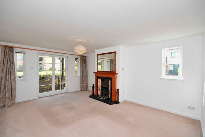 2 Bedroom Flat To Rent In Wellingtonia Court, Inverness, IV3