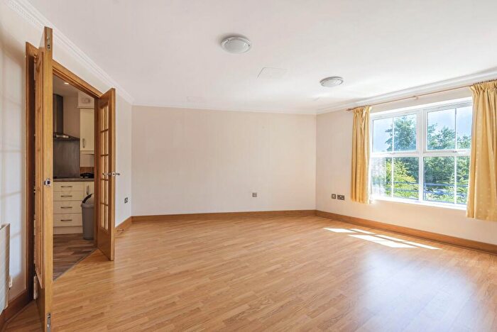 2 Bedroom Flat To Rent In Elizabeth Court, Lower Kings Road, Kingston Upon Thames, KT2