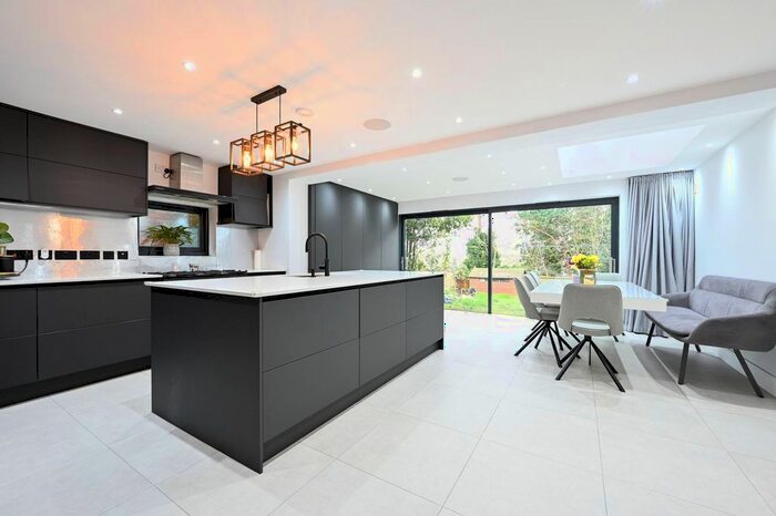 4 Bedroom Detached House To Rent In Waverley Drive, Chertsey, Chertsey, KT16