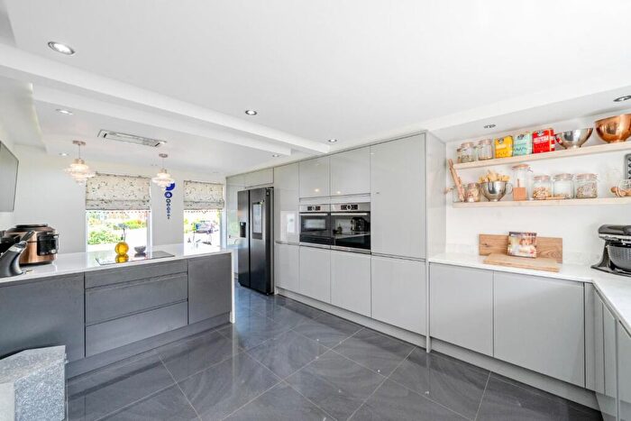 4 Bedroom Detached House For Sale In Kingfisher Reach, Collingham, Wetherby, LS22