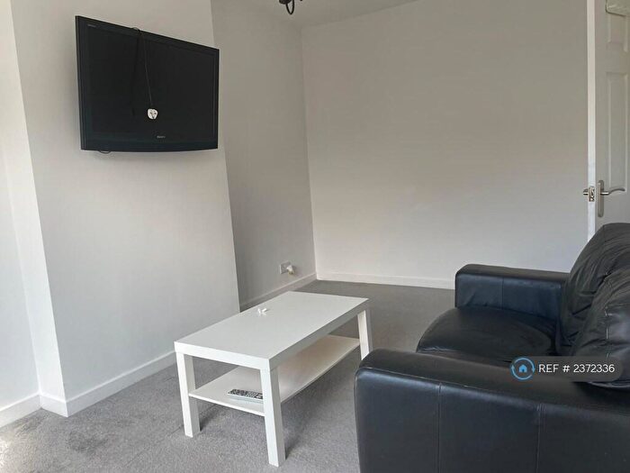 2 Bedroom Flat To Rent In Brownlow Road, London, N3